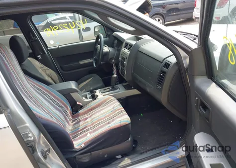 2010 Ford Escape Xlt z USA, uszkodzony, nr VIN 1FMCU9DG8AKB66474